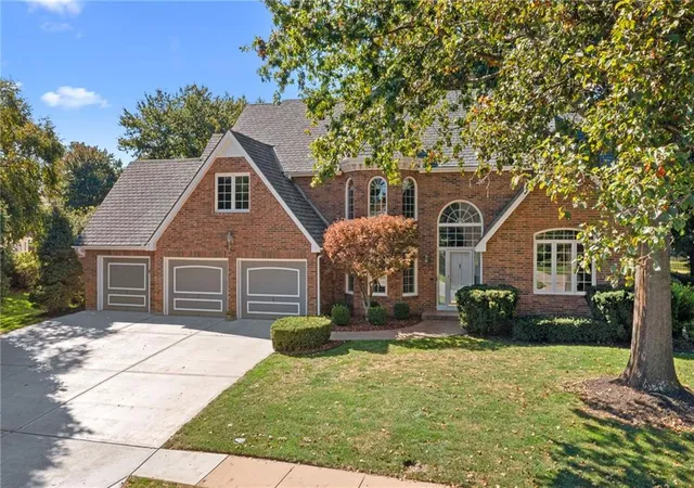 Photo 3 of Single family home for sale at 12808 Sherwood Dr, Leawood, KS 66209 | MLS# 2646802 | Listing updated on 2026-10-14