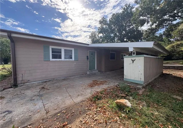 Photo 1 of Single family home for sale at 902 Broad St, Warrensburg, MO 64093 | MLS# 2646811 | Listing updated on 2026-10-29