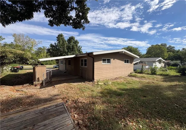 Photo 3 of Single family home for sale at 902 Broad St, Warrensburg, MO 64093 | MLS# 2646811 | Listing updated on 2026-10-29