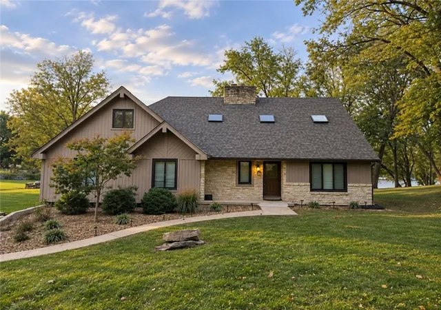 Photo 1 of Single family home for sale at 8311 Nw Hillside Dr, Kansas City, MO 64152 | MLS# 2646824 | Listing updated on 2026-10-22