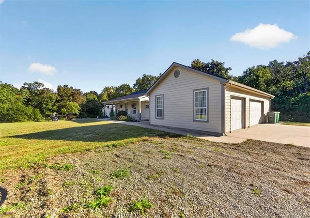 Photo 4 of Single family home for sale at 3815 Indiana Rd, Pomona, KS 66076 | MLS# 2646831 | Listing updated on 2026-10-17