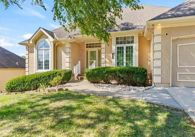 Photo 2 of Single family home for sale at 3730 S Milton Dr, Independence, MO 64055 | MLS# 2646837 | Listing updated on 2026-10-15