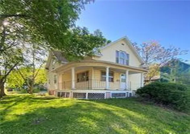 Single family home for sale at 222 S Market St, Maryville, MO 64468 | MLS# 2646844