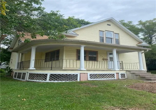Photo 1 of Single family home for sale at 222 S Market St, Maryville, MO 64468 | MLS# 2646844 | Listing updated on 2026-10-13