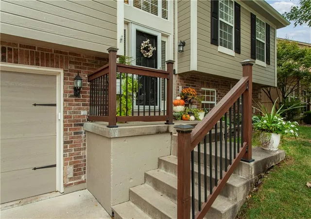 Photo 3 of Single family home for sale at 1341 SE Dalton Dr, Lees Summit, MO 64081 | MLS# 2646850 | Listing updated on 2026-10-19