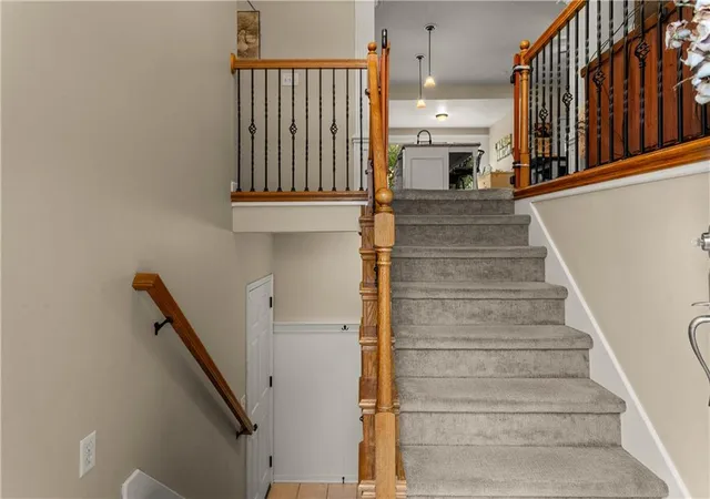 Photo 4 of Single family home for sale at 1341 SE Dalton Dr, Lees Summit, MO 64081 | MLS# 2646850 | Listing updated on 2026-10-19