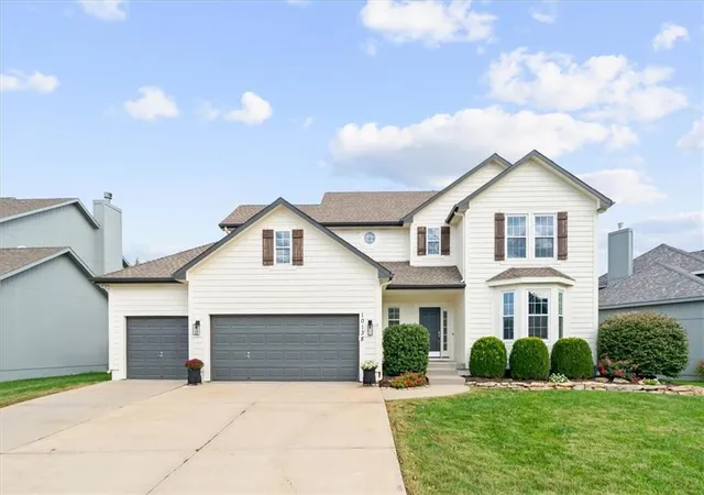Photo 1 of Single family home for sale at 10138 Theden Cir, Lenexa, KS 66220 | MLS# 2646851 | Listing updated on 2026-10-22