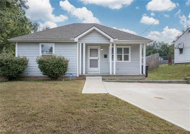 Photo 1 of Sale Pending at 1715 Borden Ave, Saint Joseph, MO 64507 | MLS# 2646859 | Listing updated on 2026-10-16