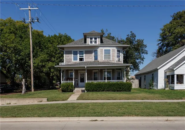 Single family home for sale at 820 W Main St, Independence, KS 67301 | MLS# 2646861