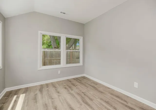 Photo 3 of Single family home for sale at 10522 E 6th Street S, Independence, MO 64053 | MLS# 2646871 | Listing updated on 2026-10-17