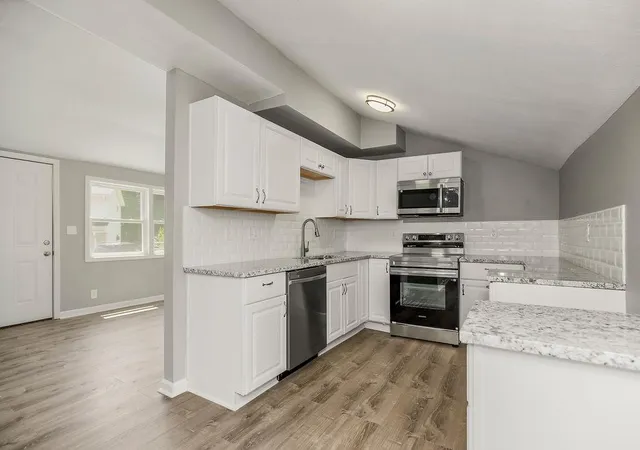 Photo 4 of Single family home for sale at 10522 E 6th Street S, Independence, MO 64053 | MLS# 2646871 | Listing updated on 2026-10-17