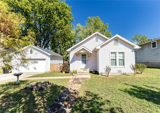 Photo 1 of Single family home for sale at 402 E 4th Street, Baxter Springs, KS 66713 | MLS# 2646877 | Listing updated on 2026-10-13