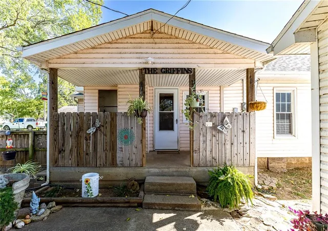 Photo 2 of Single family home for sale at 402 E 4th Street, Baxter Springs, KS 66713 | MLS# 2646877 | Listing updated on 2026-10-13