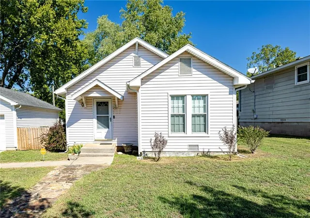 Photo 3 of Single family home for sale at 402 E 4th Street, Baxter Springs, KS 66713 | MLS# 2646877 | Listing updated on 2026-10-13