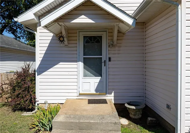 Photo 4 of Single family home for sale at 402 E 4th Street, Baxter Springs, KS 66713 | MLS# 2646877 | Listing updated on 2026-10-13