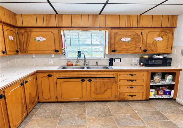 Photo 3 of Single family home for sale at 211 West N St, Coffeyville, KS 67337 | MLS# 2646879 | Listing updated on 2026-10-14