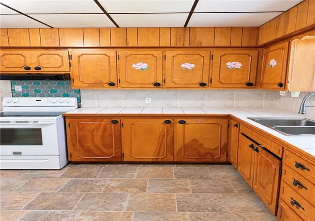 Photo 3 of Single family home for sale at 211 West N St, Coffeyville, KS 67337 | MLS# 2646879 | Listing updated on 2026-10-14