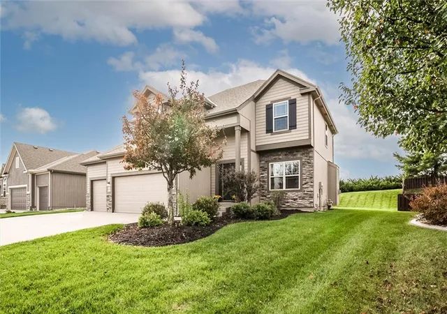 Photo 3 of Single family home for sale at 6011 Nw 92nd Terrace, Kansas City, MO 64154 | MLS# 2646880 | Listing updated on 2026-10-19