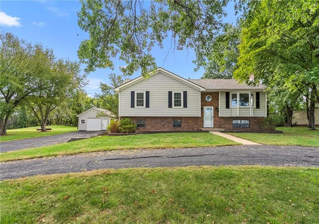 Single family home for sale at 7001 West 202nd Ter, Bucyrus, KS 66013 | MLS# 2646881