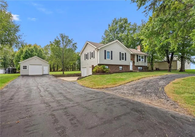 Photo 2 of Single family home for sale at 7001 West 202nd Ter, Bucyrus, KS 66013 | MLS# 2646881 | Listing updated on 2026-10-22