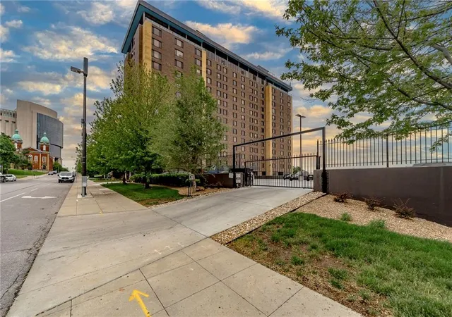 Photo 3 of Condo for sale at 700 E 8th Street #6E, Kansas City, MO 64106 | MLS# 2646883 | Listing updated on 2026-10-14