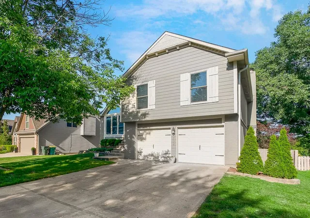Photo 2 of Single family home for sale at 4732 Chouteau St, Shawnee, KS 66226 | MLS# 2646885 | Listing updated on 2026-10-18