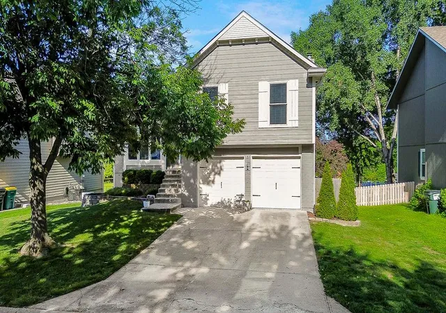 Photo 3 of Single family home for sale at 4732 Chouteau St, Shawnee, KS 66226 | MLS# 2646885 | Listing updated on 2026-10-18