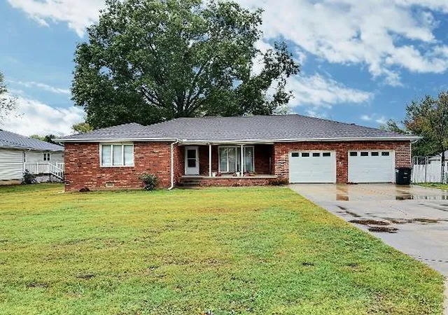 Photo 1 of Sale Pending at 1201 N Lynn St, Nevada, MO 64772 | MLS# 2646888 | Listing updated on 2026-10-16