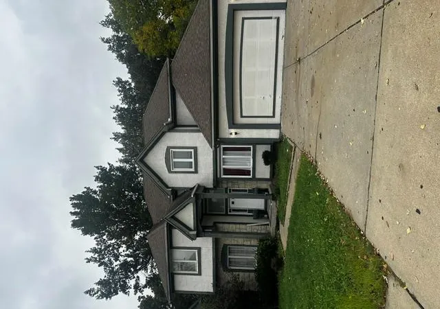 Single family home for sale at 8620 N Flora Ave, Kansas City, MO 64155 | MLS# 2646890