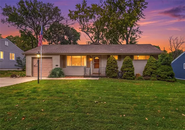 Single family home for sale at 6920 W 72nd Terrace, Overland Park, KS 66204 | MLS# 2646893