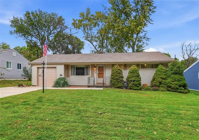 Photo 1 of Single family home for sale at 6920 W 72nd Terrace, Overland Park, KS 66204 | MLS# 2646893 | Listing updated on 2026-10-18