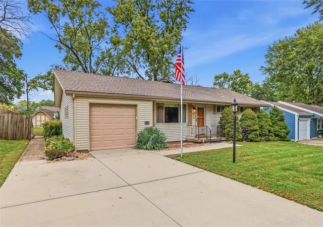 Photo 2 of Single family home for sale at 6920 W 72nd Terrace, Overland Park, KS 66204 | MLS# 2646893 | Listing updated on 2026-10-18
