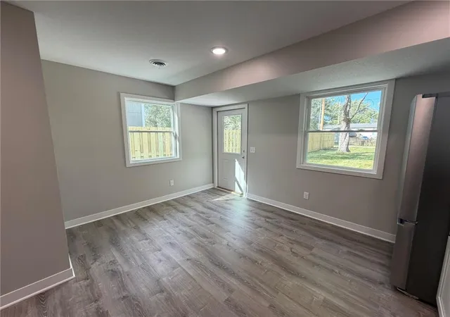Photo 4 of Single family home for sale at 917 W Valley St, Saint Joseph, MO 64504 | MLS# 2646894 | Listing updated on 2026-10-20