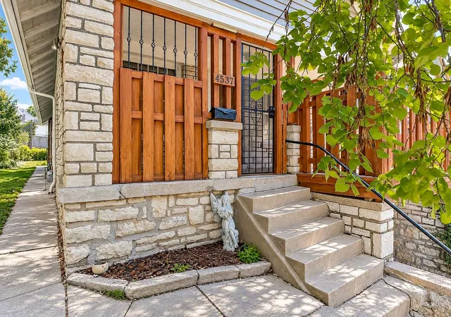 Photo 1 of Single family home for sale at 4537 Cambridge St, Kansas City, KS 66103 | MLS# 2646904 | Listing updated on 2026-10-27