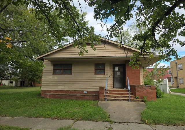 Photo 1 of Single family home for sale at 203 N Walnut, Iola, KS 66749 | MLS# 2646905 | Listing updated on 2026-10-21