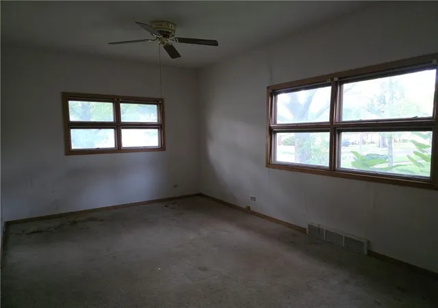 Photo 4 of Single family home for sale at 203 N Walnut, Iola, KS 66749 | MLS# 2646905 | Listing updated on 2026-10-14