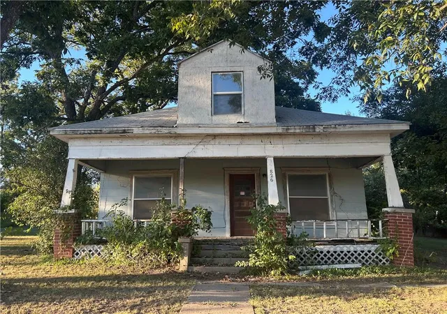 Photo 1 of Single family home for sale at 826 Tank Ave, Neodesha, KS 66757 | MLS# 2646910 | Listing updated on 2026-10-14