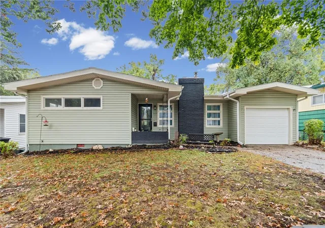 Single family home for sale at 1020 Anderson St, Warrensburg, MO 64093 | MLS# 2646911