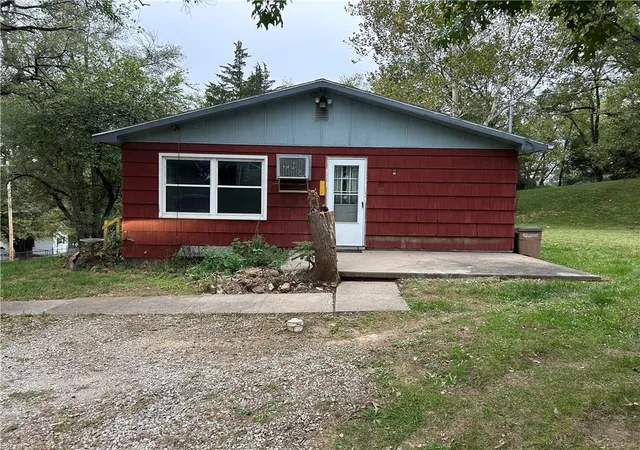 Photo 4 of Single family home for sale at 828 George St, Atchison, KS 66002 | MLS# 2646913 | Listing updated on 2026-10-19