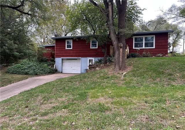 Single family home for sale at 828 George St, Atchison, KS 66002 | MLS# 2646913