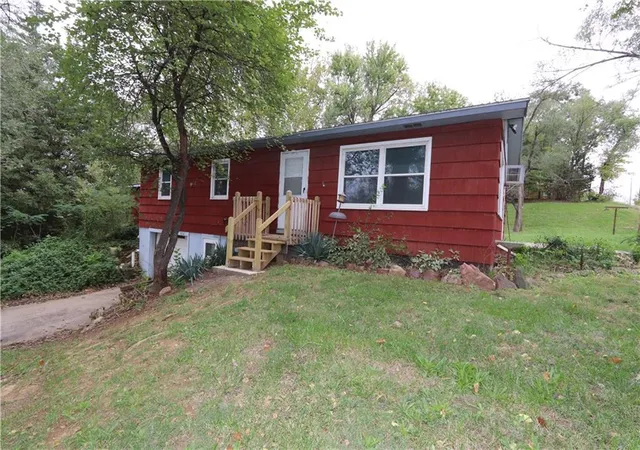 Photo 3 of Single family home for sale at 828 George St, Atchison, KS 66002 | MLS# 2646913 | Listing updated on 2026-10-19
