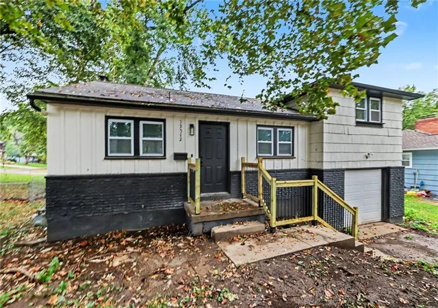 Single family home for sale at 13512 W 90th Place, Lenexa, KS 66215 | MLS# 2646915