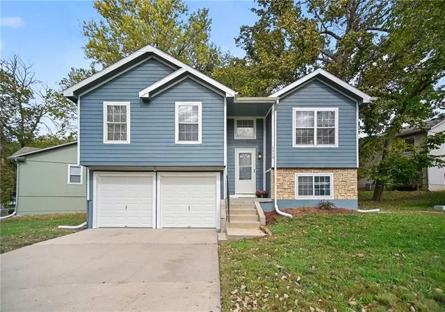 Single family home for sale at 7436 Oakland Ave, Kansas City, KS 66112 | MLS# 2646916