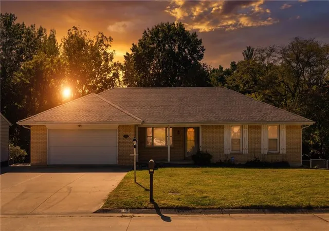Single family home for sale at 4930 Mockingbird Ln, Saint Joseph, MO 64506 | MLS# 2646917