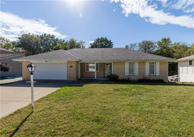 Photo 3 of Single family home for sale at 4930 Mockingbird Ln, Saint Joseph, MO 64506 | MLS# 2646917 | Listing updated on 2026-10-14