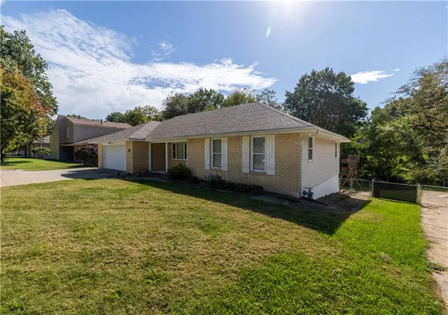 Photo 4 of Single family home for sale at 4930 Mockingbird Ln, Saint Joseph, MO 64506 | MLS# 2646917 | Listing updated on 2026-10-14