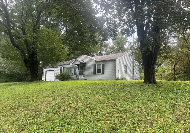 Photo 1 of Sale Pending at 6601 Farrow Ave, Kansas City, KS 66104 | MLS# 2646920 | Listing updated on 2026-10-15
