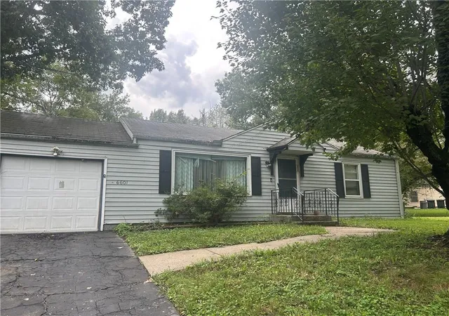 Photo 2 of Sale Pending at 6601 Farrow Ave, Kansas City, KS 66104 | MLS# 2646920 | Listing updated on 2026-10-15