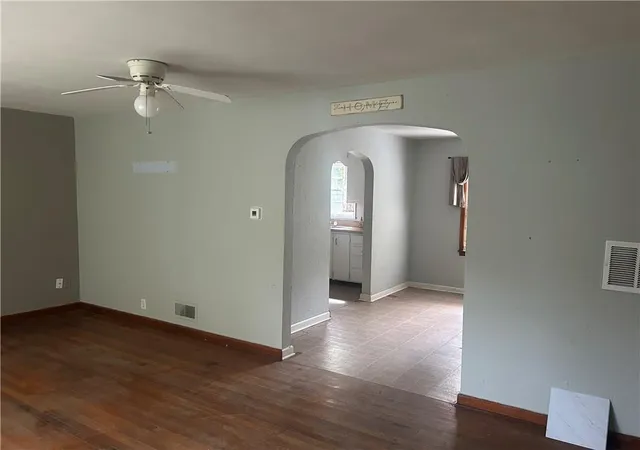 Photo 3 of Sale Pending at 6601 Farrow Ave, Kansas City, KS 66104 | MLS# 2646920 | Listing updated on 2026-10-15