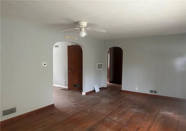 Photo 4 of Sale Pending at 6601 Farrow Ave, Kansas City, KS 66104 | MLS# 2646920 | Listing updated on 2026-10-15
